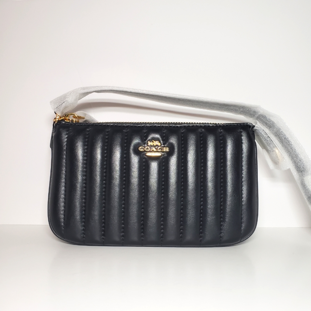 ❗SOLD❗COACH | Nolita 19 Wristlet Purse with Linear Quilting - Picture 5 of 15